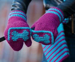 Easy Crochet Mittens Pattern: Fetching Dog Mittens Easy Crochet Mittens Pattern: Fetching Dog Mittens by Judith L. Swartz