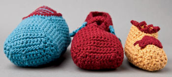 Learn how to crochet slippers and customize your free crochet slipper patterns. Learn how to crochet slippers and customize your free crochet slipper patterns.