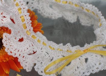Learn how to make a bridal garter with this free pattern. Learn how to make a bridal garter with this free pattern.
