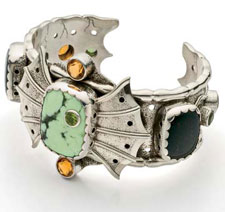 Make this stunning steampunk bracelet with this free project! steampunk-bracelet