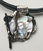 Pearl and metal pendant