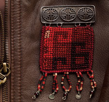 Make an easy bead crochet pin with this unique pattern! how-to-crochet-with-beads