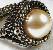 Make a fabulous ring using herringbone stitch! herringbone-stitch
