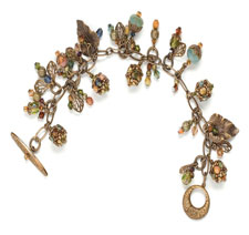 Learn to make this right-angle weave bracelet! Right-angle-Weave-Bracelet