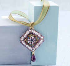 Freshen up your beading skills with this free pattern Free-right-angle-weave-pattern
