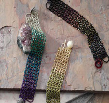 Download your free flat right angle weave pattern! flat-right-angle-weave