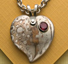 Get your guide today to learn how to rivet jewelry how-to-rivet-jewelry