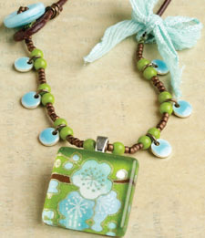 Download your free projects to create this glass tile jewelry pendant! glass-tile-jewelry
