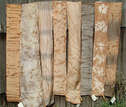 Fabrics dyed with kakishibu. Fabrics dyed with kakishibu.