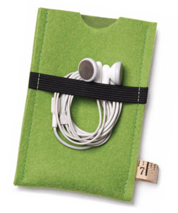 Elastic keeps a set of earbuds close-at-hand. Elastic keeps a set of earbuds close-at-hand.
